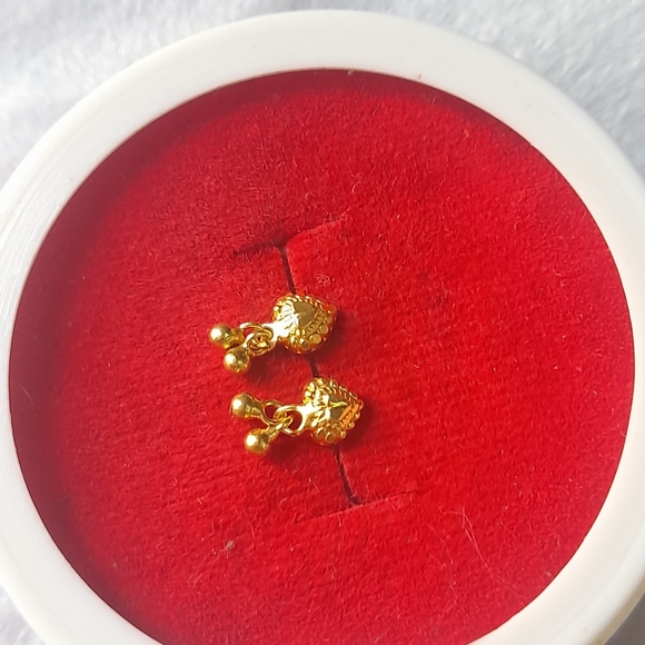 Beautiful new small earrings - Picture 3 of 9